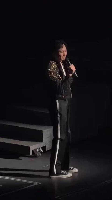 张智霖演唱会泣不成声，痛失好友直言永远三缺一