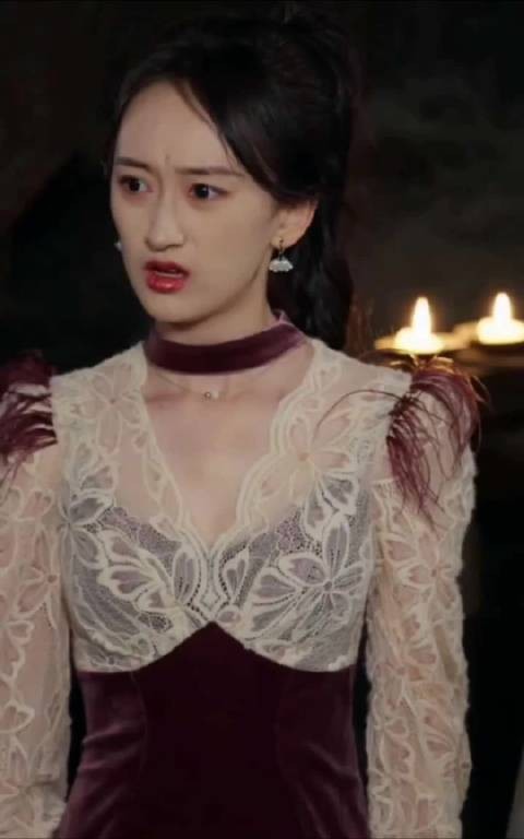美女的举动让男友极度的不理解,但真相让他细思极恐