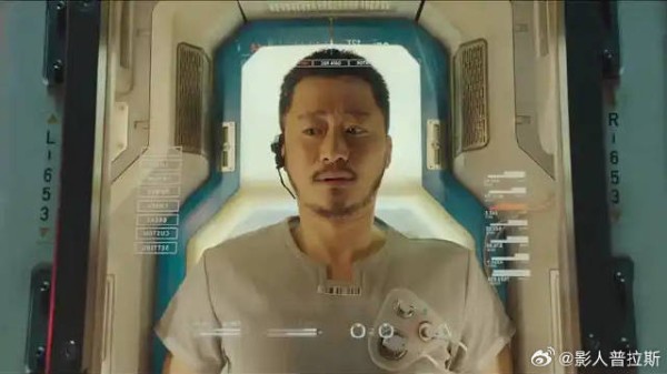 地球出现二次强震 哪料大家为争夺头盔，竟自相残杀！