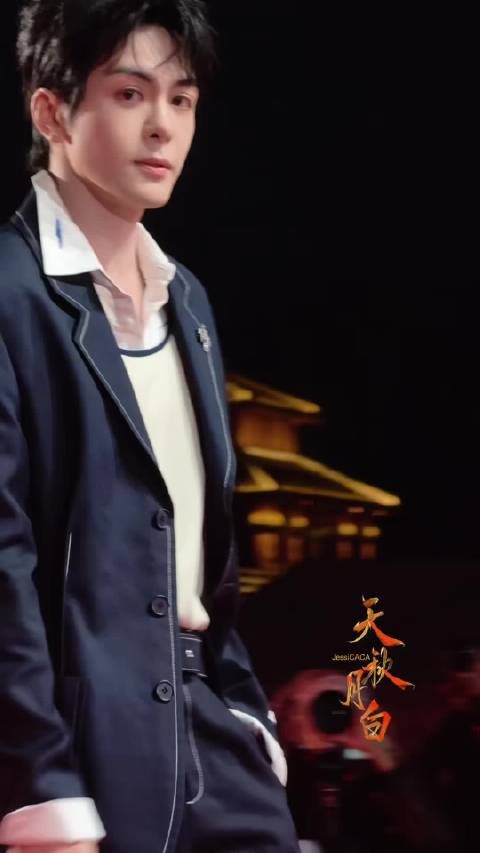 贵气的小王子，走路都感觉带着香气
