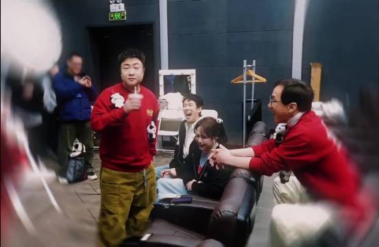 乔杉念网友损评三蹦子看法拉利撕名牌冷漠男子