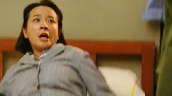 母亲棒打鸳鸯,女儿被迫错嫁,新婚夜新郎撕破伪装