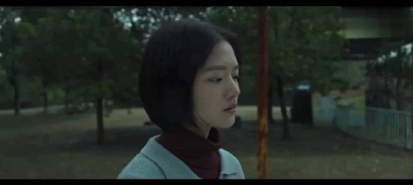 深夜听悲伤逆流成河,擦肩而过成两种人生