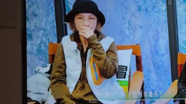 厉娜帖子评论区变脱口秀现场,粉丝抛梗她接网友调侃她回