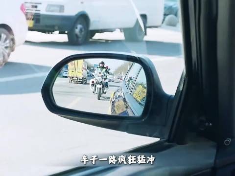 出租车闯红灯急送救火英雄家属交警拉警笛开道护送