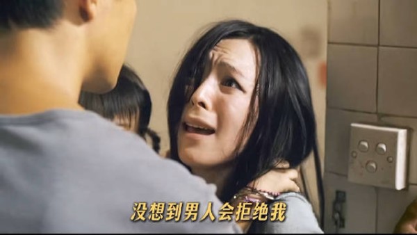 阿芬挣扎求生守护女儿盼重新开始