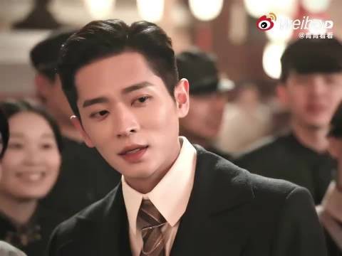 15秒翻面吻我掐表看了三遍，从胳膊到脖子再到嘴，导演你是懂拆礼物的