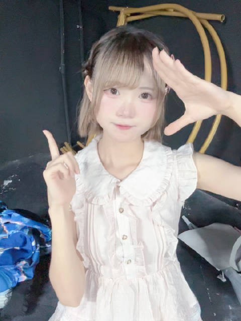 小猫自称没人跟我讲话我也不在乎