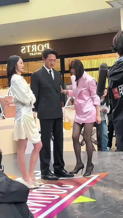 “向来矜持的秦岚,在王阳面前也有调皮任性的一面”