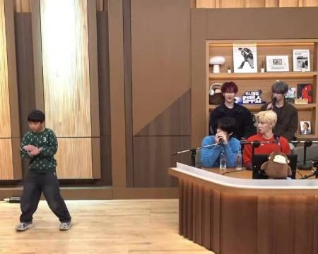 模仿小朋友跳舞hhh