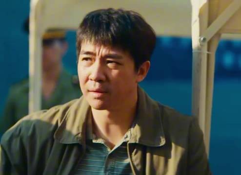 万梓强故意让炸药被扣,假身份调空警力,警方查获近1吨炸药