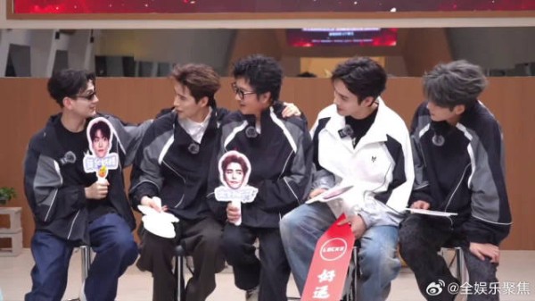 仔细想想其实是在夸嘎子舞台张力强，可从嘴里说出来怎么就这么好笑