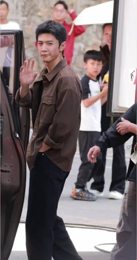 边南追缉 | 第26天 要去拍戏了 看到大家准备的礼物 又喜欢又害羞