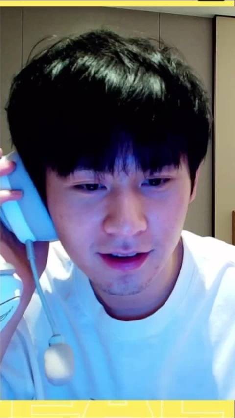 无畏唱爱的供养幂姐收不到版权费哈哈哈哈,真是搞笑名场面