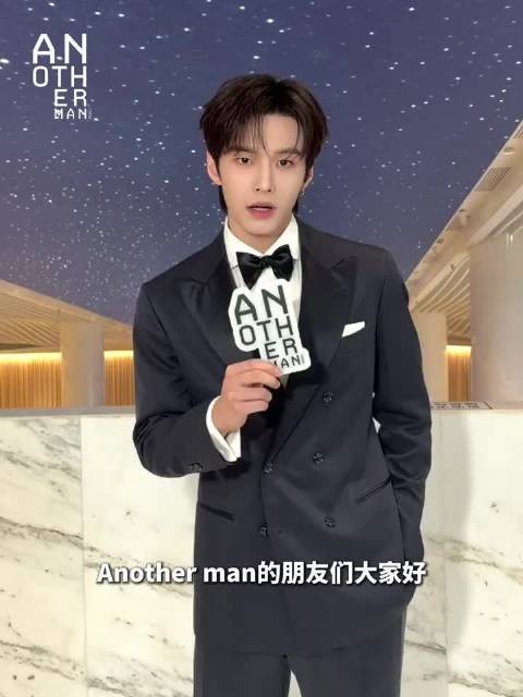 何与从学建筑转行演员，坦言想提醒自己早一点开始加倍努力