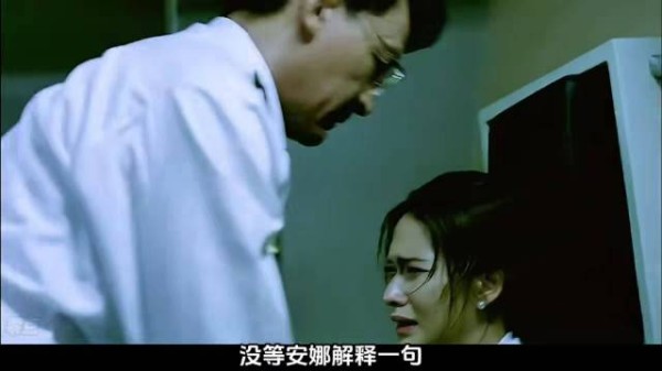 万米高空客舱复仇，空姐跪伏身亡