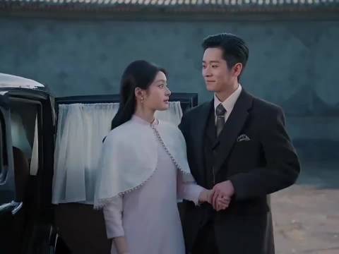 虞少也是抱得美人归了，笑得合不拢嘴