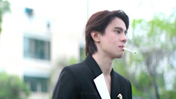 分手后的简哥越来越貌美了