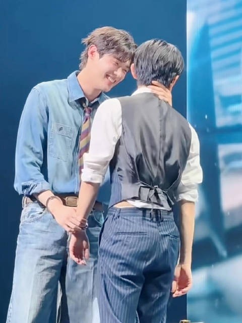这个抚后脖颈,真的太涩了…你真的想亲吧金允植… Cr. _Z
