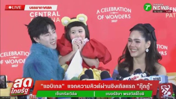 nong gale今天又有工作呀~ 困困的还在坚持嘿嘿 好敬业的小女孩！ 261029