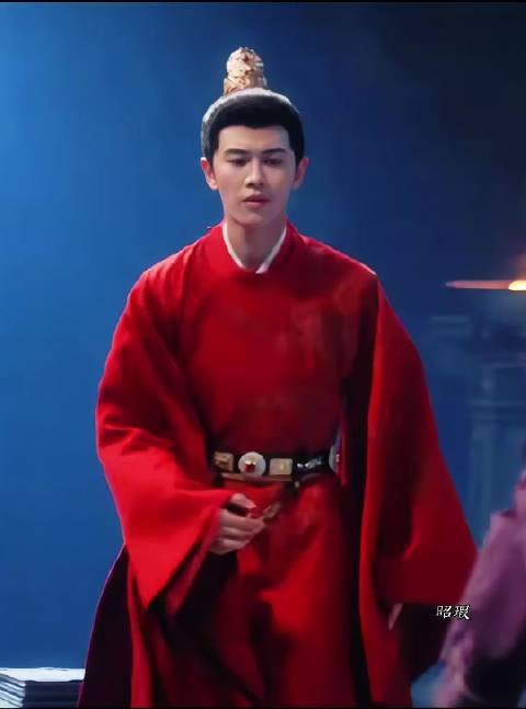 昭妃回宫 又美又飒,建议把红色官服焊在身上