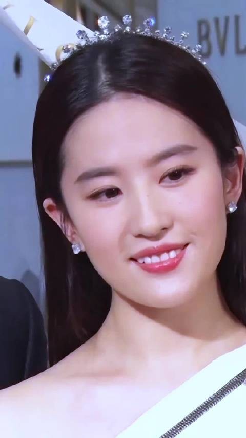 近距离下的刘亦菲美爆了也夯爆了,颜值状态双双在线,惊艳得让人挪不开眼