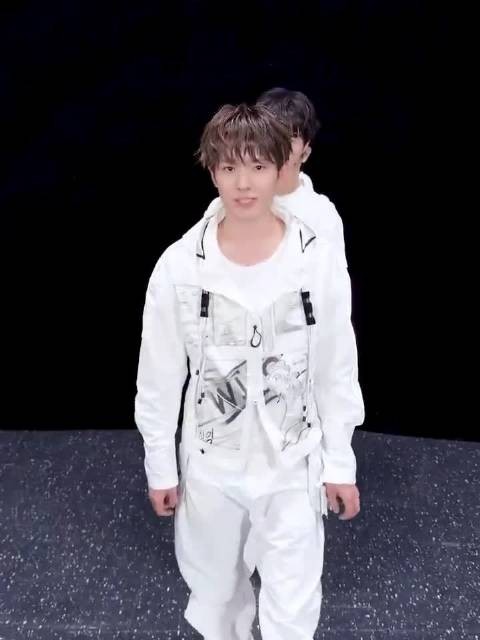 yushi在MAMA更新中为星球取名幸福星