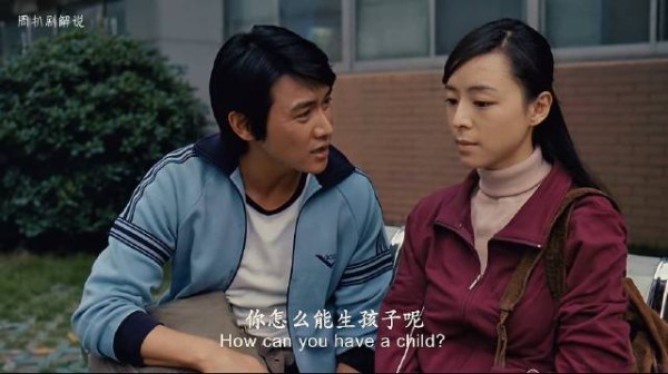 妈妈为了弟弟放弃了她，她不会放弃她的孩子，因为她就是那个被放弃的孩子
