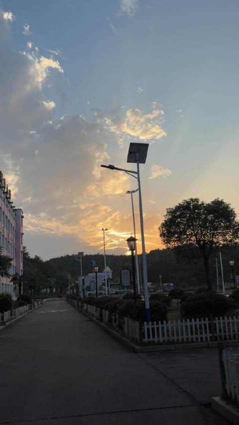当广播里突然响起周杰伦的歌 氛围拉满