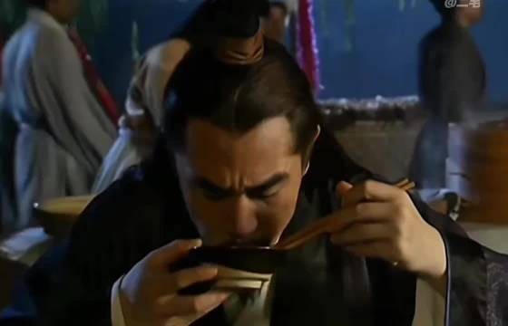 朱元璋微服私访忘记带钱吃霸王餐，老头一句话救了一条街的人
