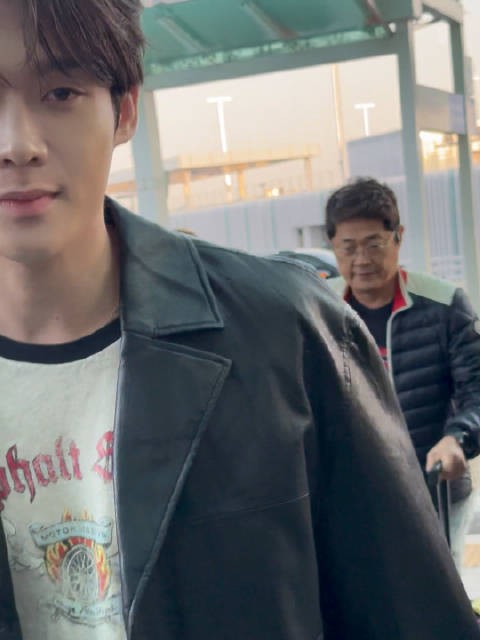 这个露了一半的近脸好特么帅
