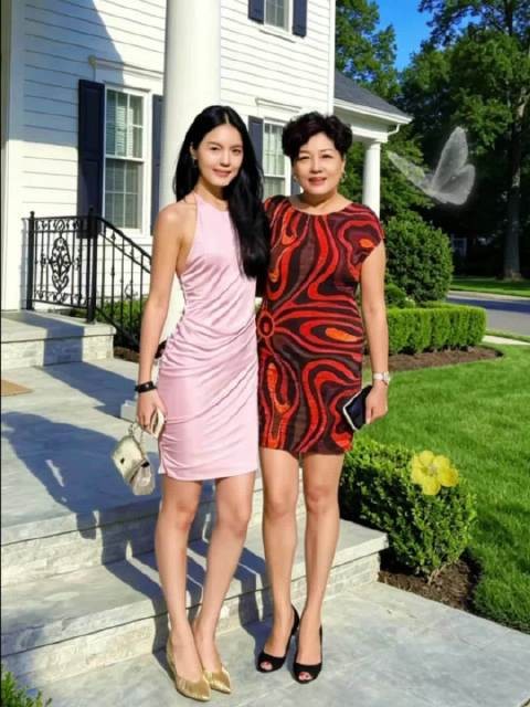哈文女儿法图麦在美国住大房子，母女俩生活优渥