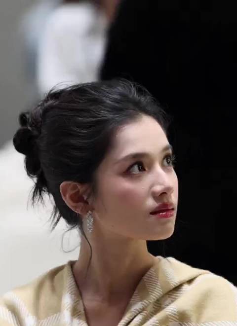 无惧高清镜头,又美又飒满屏高级感的张婧仪