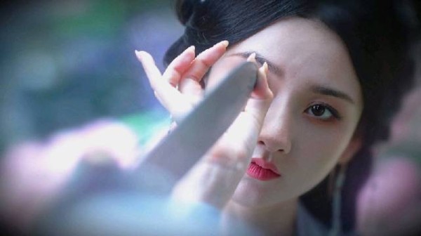 “光是一个眼神就能演出恶女感”