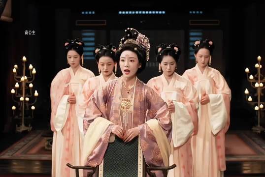 张月演母老虎绝了，往那一站气场全开，根本不用演，仿佛看到了万萋萋！尚公主