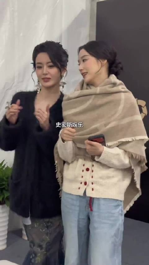 美女社交,王小亿和六金对对方的美貌都很满意