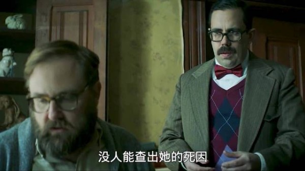 大胡子毒杀病妻后锯腿装箱被困电梯干尸飘出