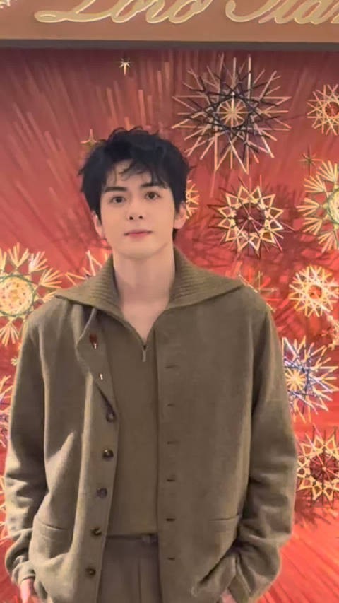 今天也是卷毛小狗勾，很开的哥哥