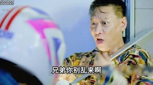 乌鸦再现古惑仔名场面,一言不合就掀桌子 !