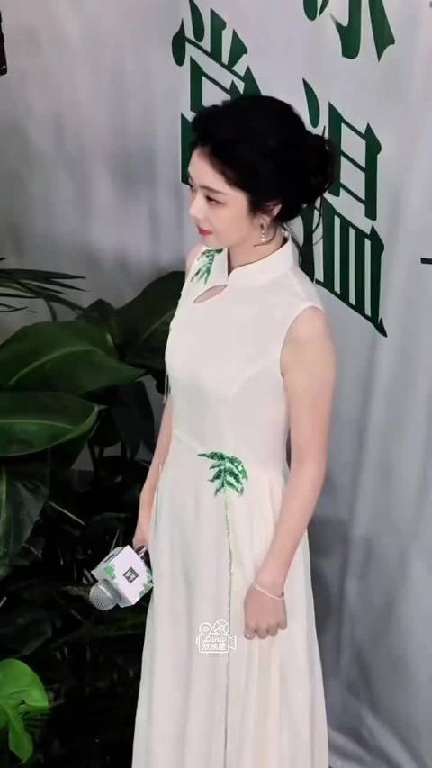 谭松韵亮相Glass五周年盛典 解锁时尚新面貌