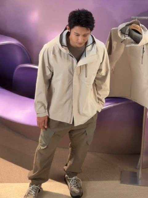 黄景瑜上海新天地出席品牌线下活动