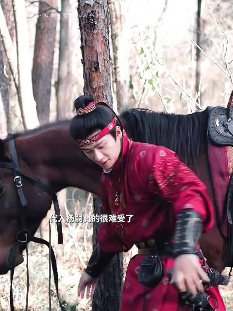 孟子义暮晚摇约杨嗣出游只为利用