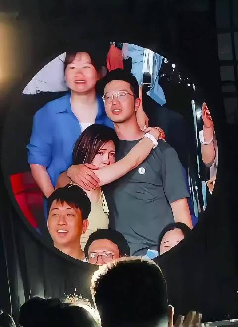 这个视频在国外火了,播放量达到180万了,网友评论:爱与不爱真的很明显