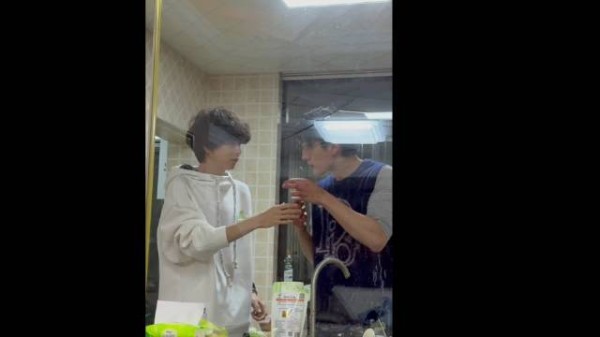 “有一个人能够在后面支持你，做一个坚强的后盾，对于我来讲是很重视的”
