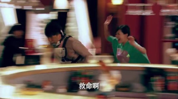 张伟闪亮登场,为什么他每次出现都在酒吧厕所? 爱情公寓|追剧