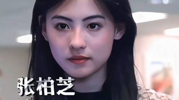 旧荧幕里的美人,眉眼干净灵动自带柔和灵气