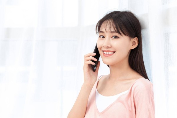 已婚女人对异性动情，这四个信号很明显，再矜持也伪装不了