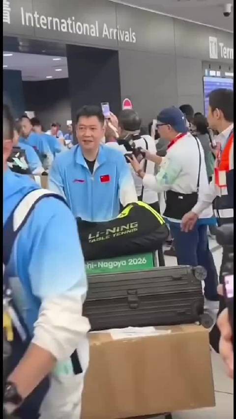 邱指导抵达名古屋,球迷安心期待国乒顺利出征