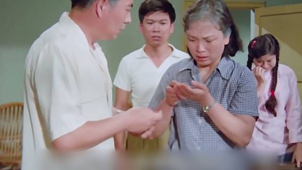 45年前老电影 身世之谜引伦理爱情波折