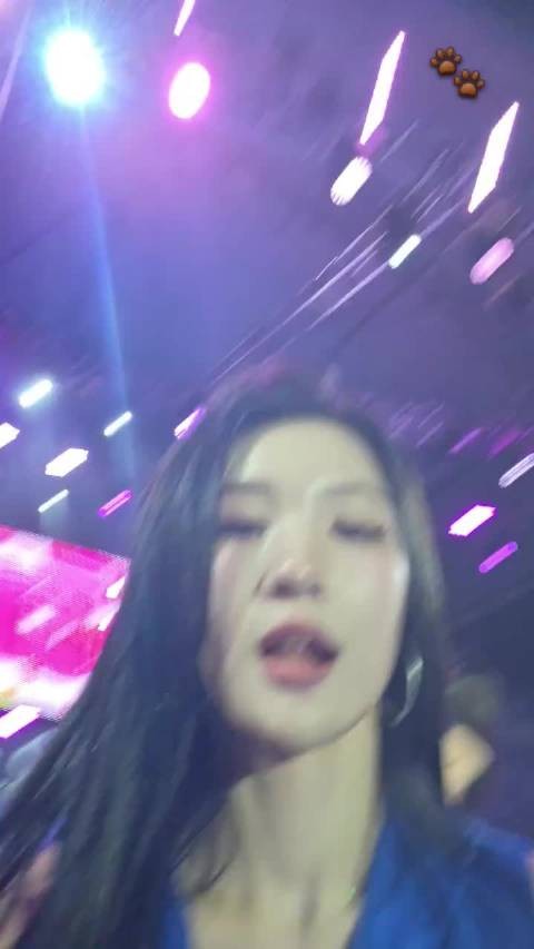 哈图手机还是后摄镜,贴心换回自拍